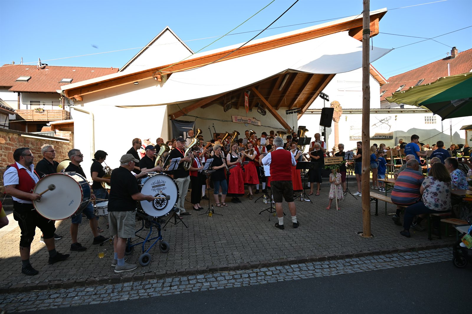 Großes Platzkonzert vor der Festbühne